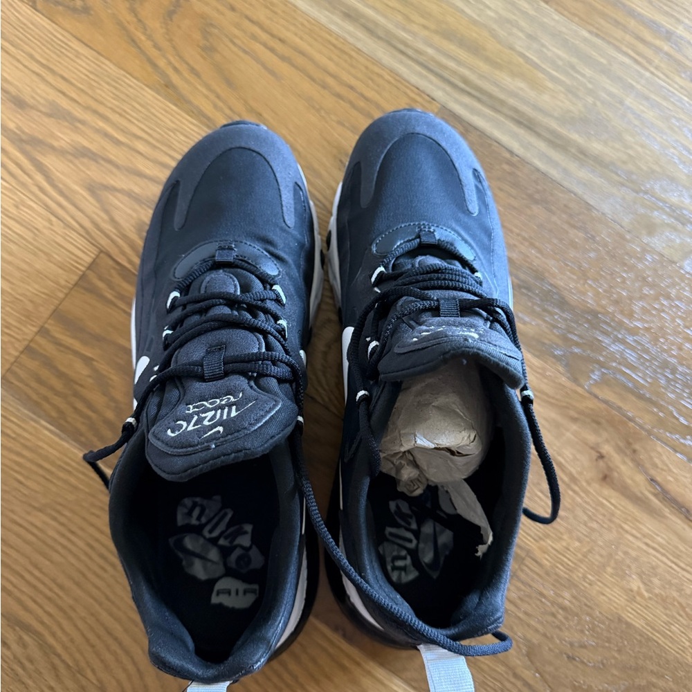 Nike Air Max React 270 - Picture 3 of 9